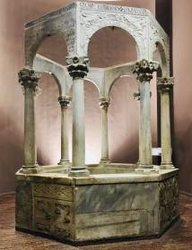 Battistero ottagonale de Callisto im Museo cristiano e tesoro del duomo